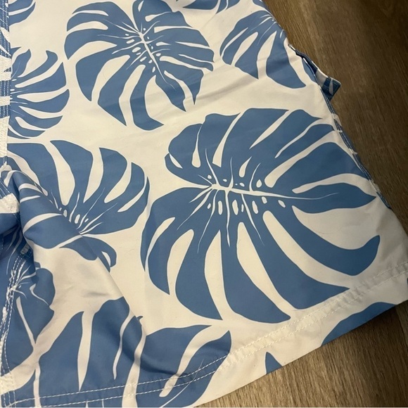 Men's Island Company Blue & White Tropical Print Swimsuit - Picture 8 of 8